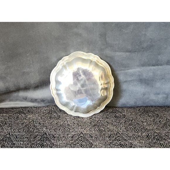 Vintage 6 in diameter Wm A Rogers Candy Nut  Silverplated Dish - Picture 3 of 4